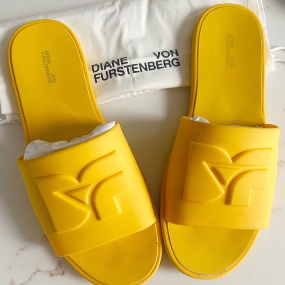 Diane Von Furstenberg yellow pool slide sandals size 6 - Picture 1 of 3